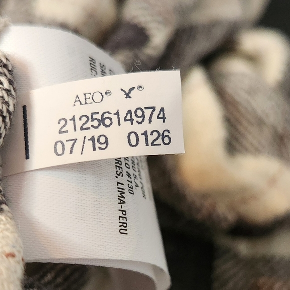 American Eagle Plaid Cropped Button-Down Top Size Medium - Picture 11 of 11